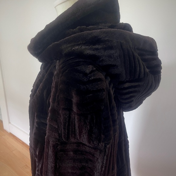 SOLD;Sheared Beaver stroller , Size 16 , Hood And Collar, Hand Clipped Texture - Picture 5 of 16